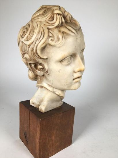 Buste à l'antique en cire
Socle en bois
H...
