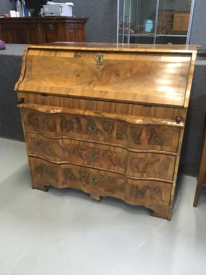 Commode scribane en bois de placage il ouvre...