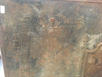 Deux plaques de cheminées en fonte 