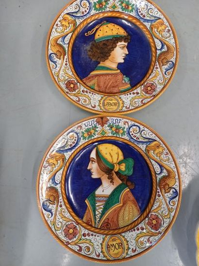 DERUTA
Paire de plats rond en faience émaillée...