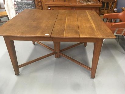 Grande table en chêne
139 x 116 cm
H : 76...