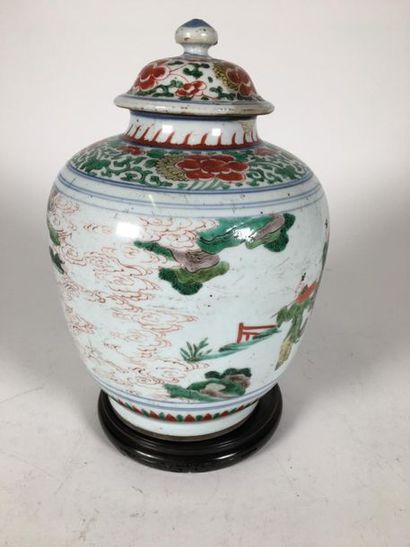 CHINE vase couvert famille verte
19ème
H...