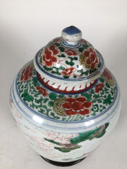 CHINE vase couvert famille verte
19ème
H...