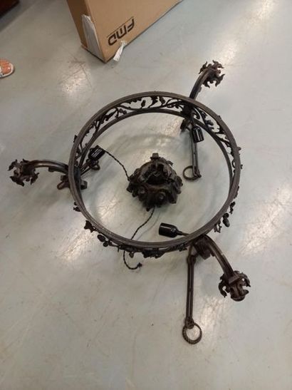 Suspension en fer forgé à 3 feux
D : 53 ...