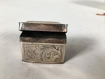 Petite tabatière en argent hollandais
H :...
