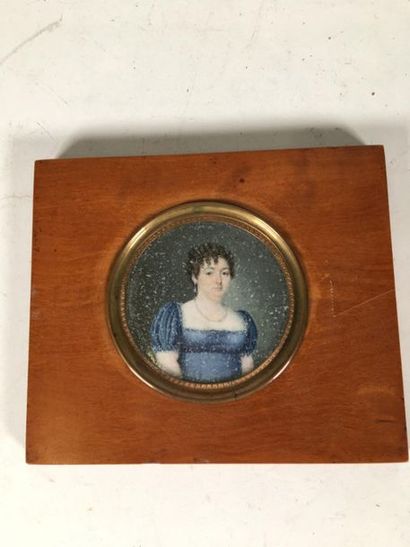 Miniature ronde femme à la robe bleue (accident...