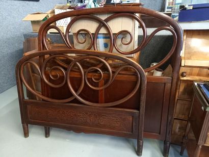 Bois de lit en acajou
l : 122 cm