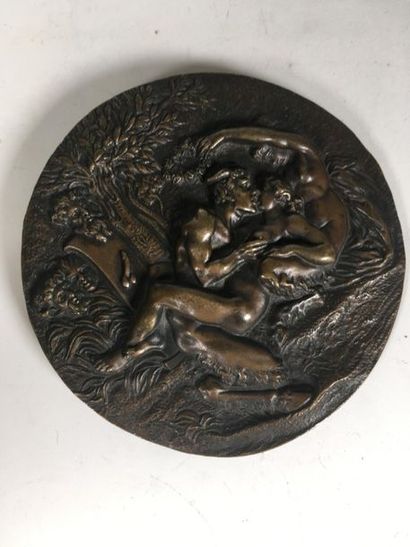 Médaille érotique satyre et nymphe bronze
19ème...