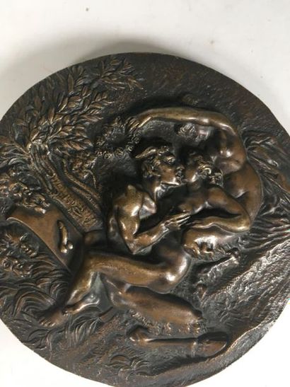 Médaille érotique satyre et nymphe bronze
19ème...