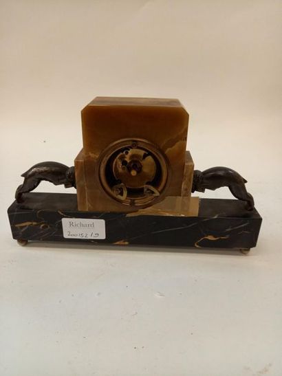 DEP pendulette de table en albâtre