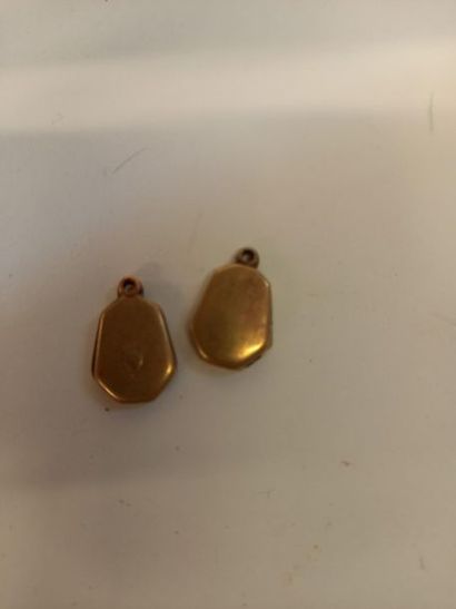 Deux médailllons reliqauire en laiton porte...