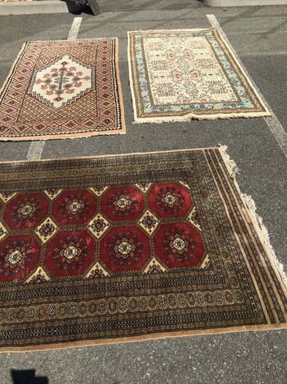 Lot de 3 tapis
Fond beige
