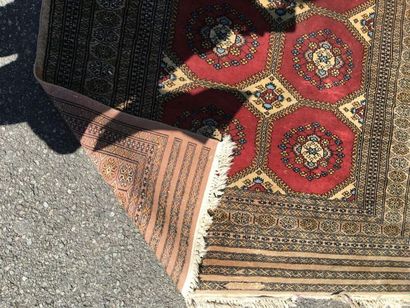 Lot de 3 tapis
Fond beige