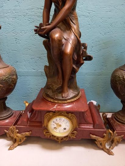 FORETAY
L'hirondelle blessée Garniture de...