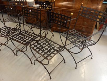 Suite de quatre chaises et deux fauteuils...