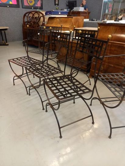 Suite de quatre chaises et deux fauteuils...