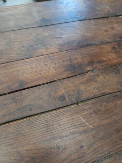 Table de ferme
H : 76 cm
181 x 70 cm
Accidents...