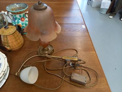 Lot de faiences dont assiettes, pichet, vases,...