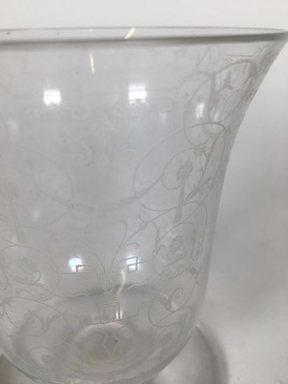 Baccarat un vase en cristal petit ferronnerie
H...