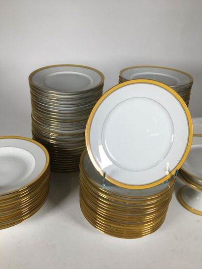 Service de table en porcelaine jaune blanche...