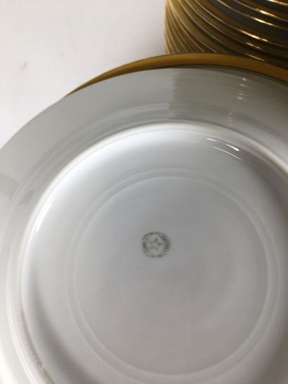 Service de table en porcelaine jaune blanche...
