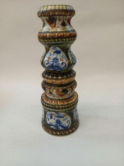 L'HEL GUEN
 Vase en ceramique a décor bleu...