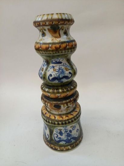 L'HEL GUEN
 Vase en ceramique a décor bleu...