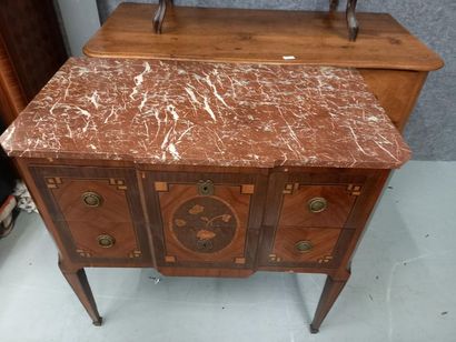 Commode de style en bois de placage ouvrant...