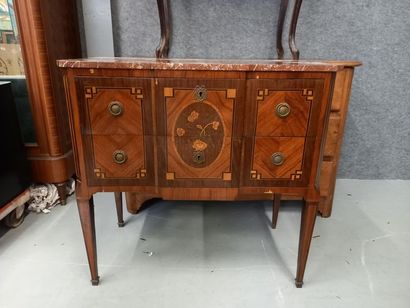 Commode de style en bois de placage ouvrant...