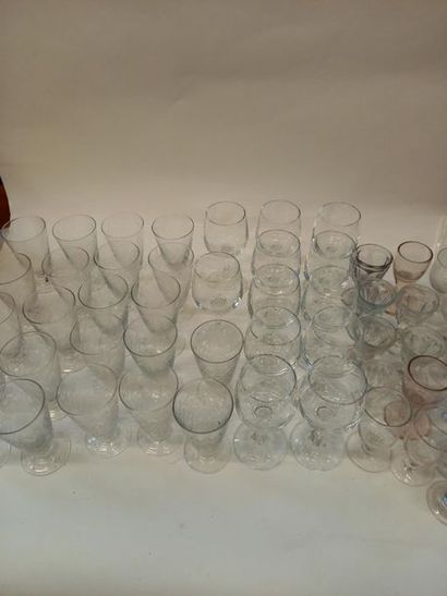 Lot de verres dont verres anciens
22 verres...