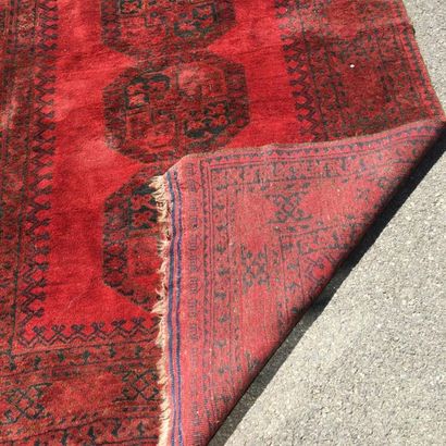 Tapis fond rouge
142 x 225 cm