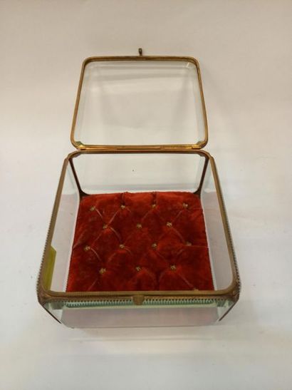 Grand coffret à bijoux en verre taillé monture...
