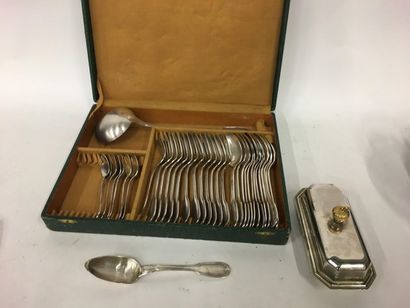 Partie de ménagère en métal argenté modèle...