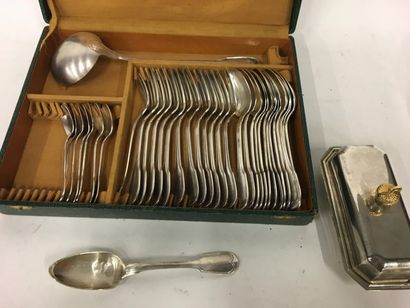 Partie de ménagère en métal argenté modèle...