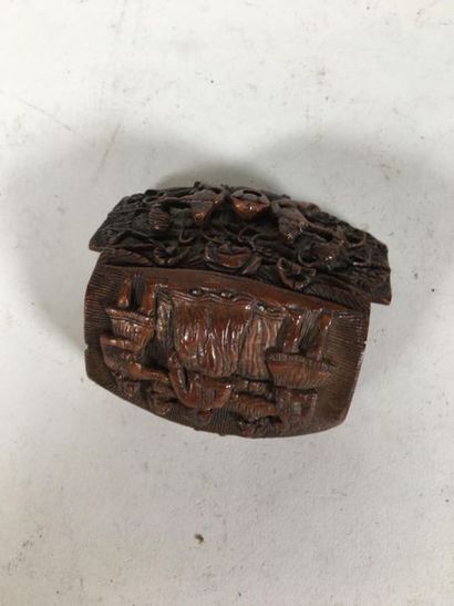 Tabatière en corrozo sculpté (manque les...