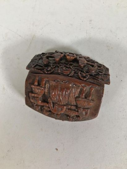 Tabatière en corrozo sculpté (manque les...