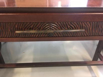 Console ouvrant par un tiroir en façade
130...