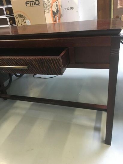 Console ouvrant par un tiroir en façade
130...