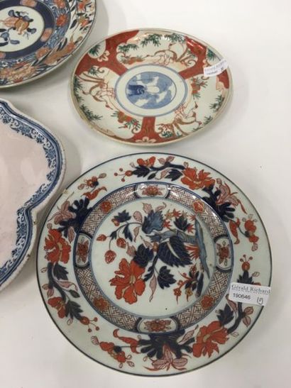 Lot d'assiettes en porcelaine dont compagnie...