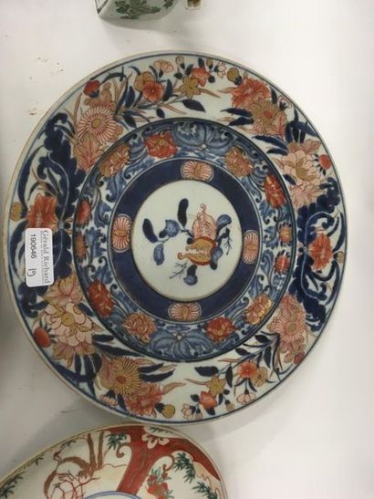 Lot d'assiettes en porcelaine dont compagnie...