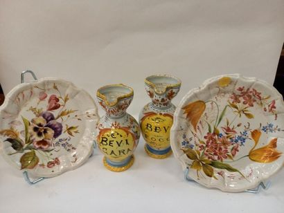 2 pots en faience joint 2 assiettes
H cruche...