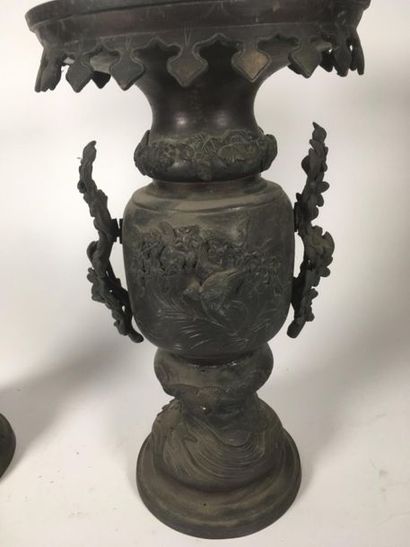 Paire de vases en bronze Chine 19ème
H :...