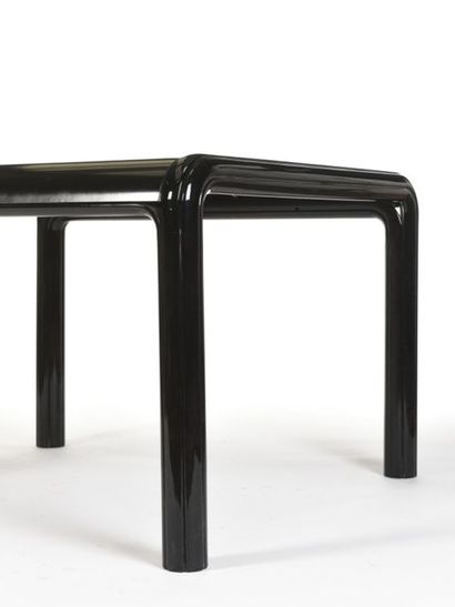 Gae AULENTI (1927-2012) 
Table haute de forme...