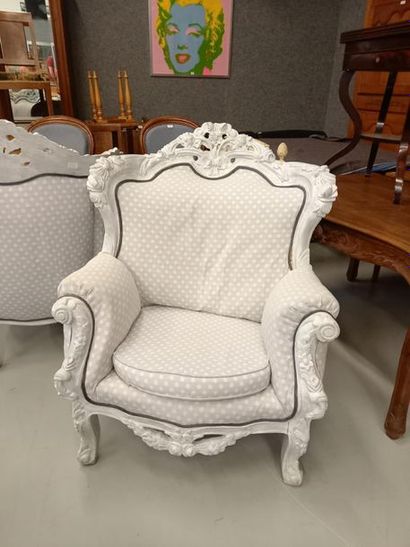 Importante paire de fauteuils coloniaux