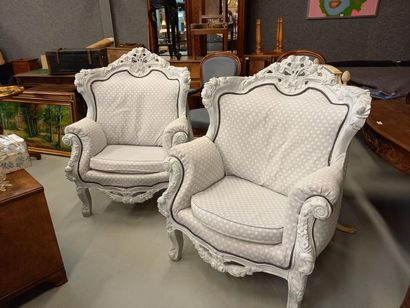 Importante paire de fauteuils coloniaux