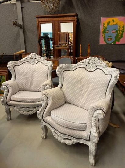 Importante paire de fauteuils coloniaux