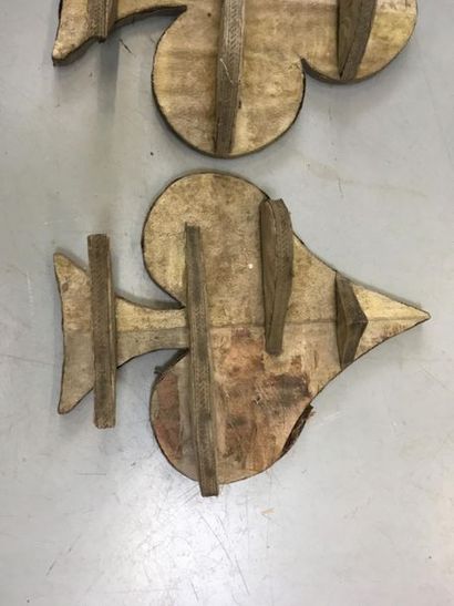 2 étagères en forme de pique et trèfle
H...