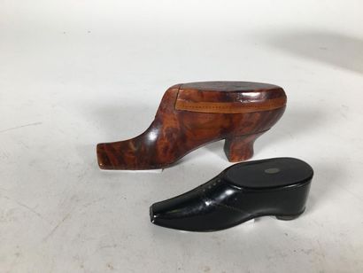Deux tabatières soulier
L : 12 et 8 cm