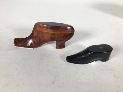 Deux tabatières soulier
L : 12 et 8 cm