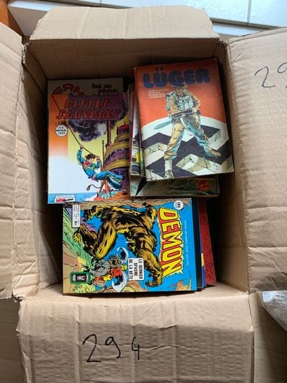 Un carton de petits formats souples divers...
